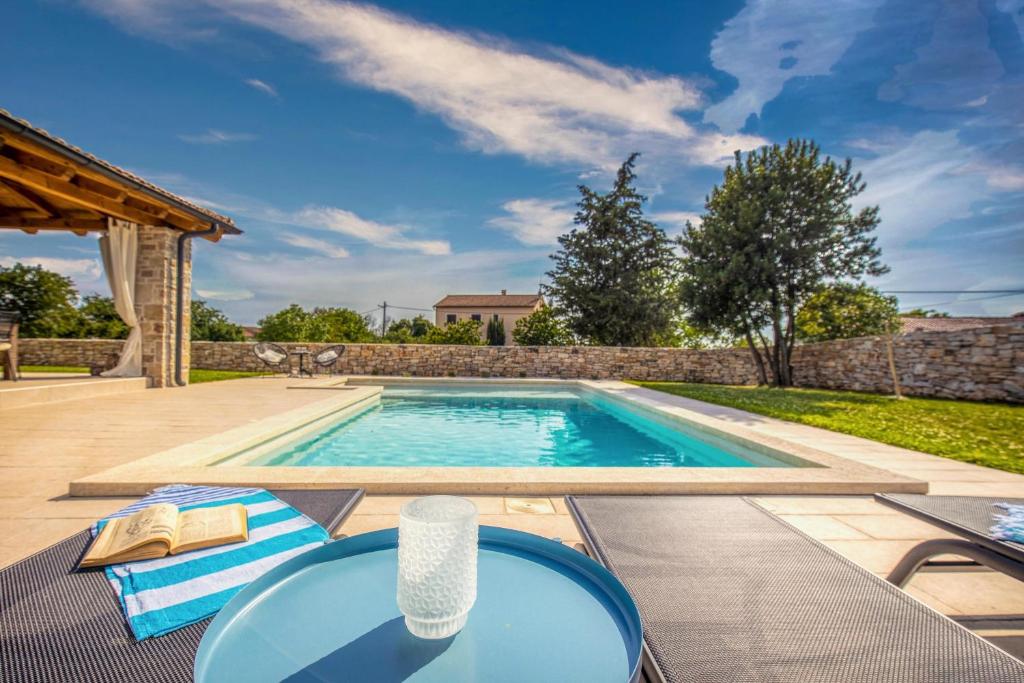 Bazén v ubytovaní Villa Aria Istria alebo v jeho blízkosti