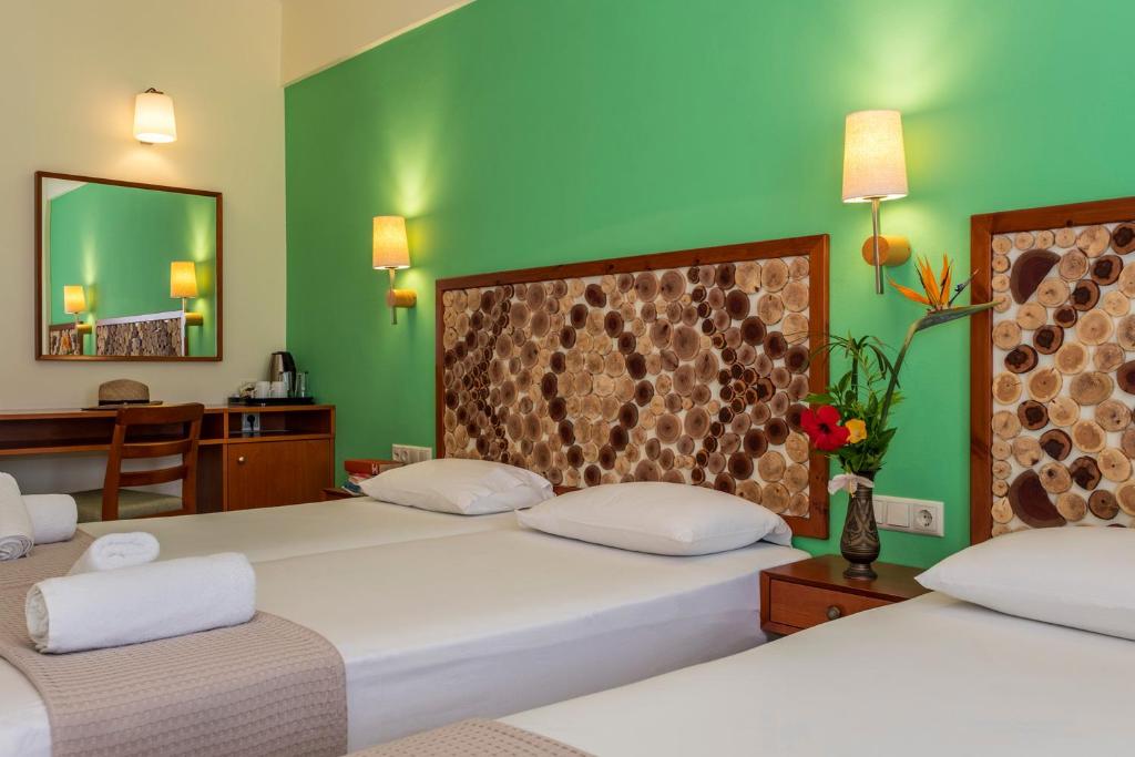Postel nebo postele na pokoji v ubytování Aris Boutique Hotel