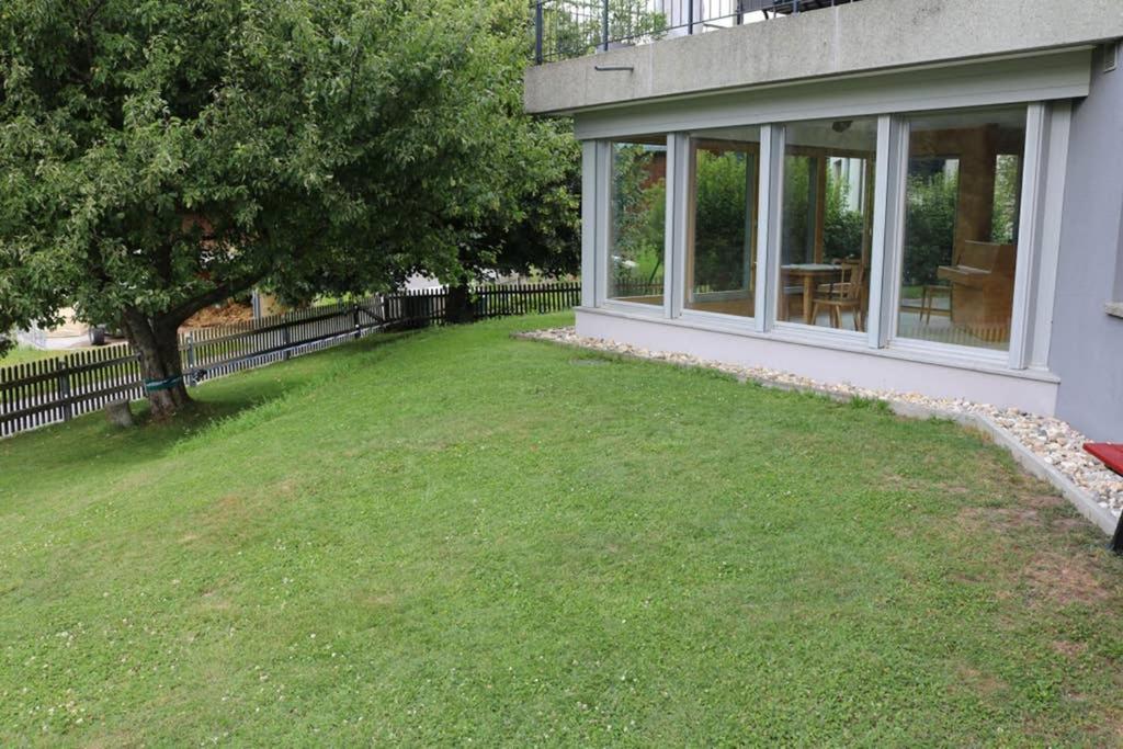 Zahrada ubytování Ferienwohnung für 5 Personen in Cumpadials, inmitten der Surselva