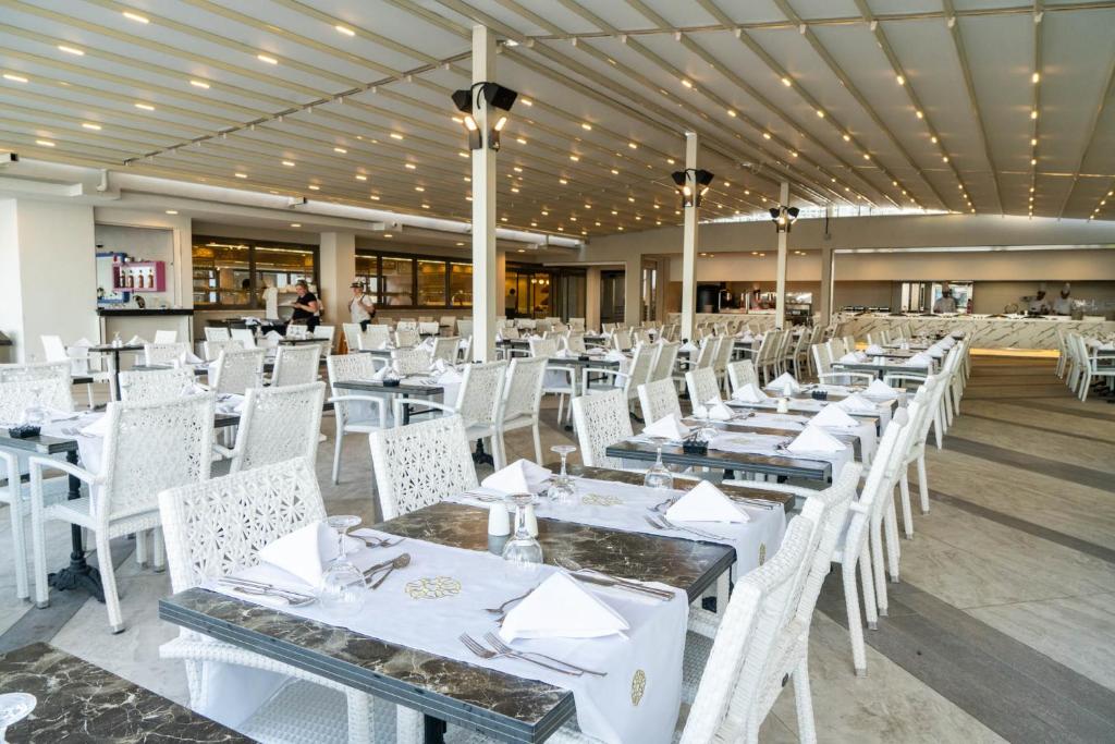 Restaurace v ubytování Emre Beach & Emre Hotel