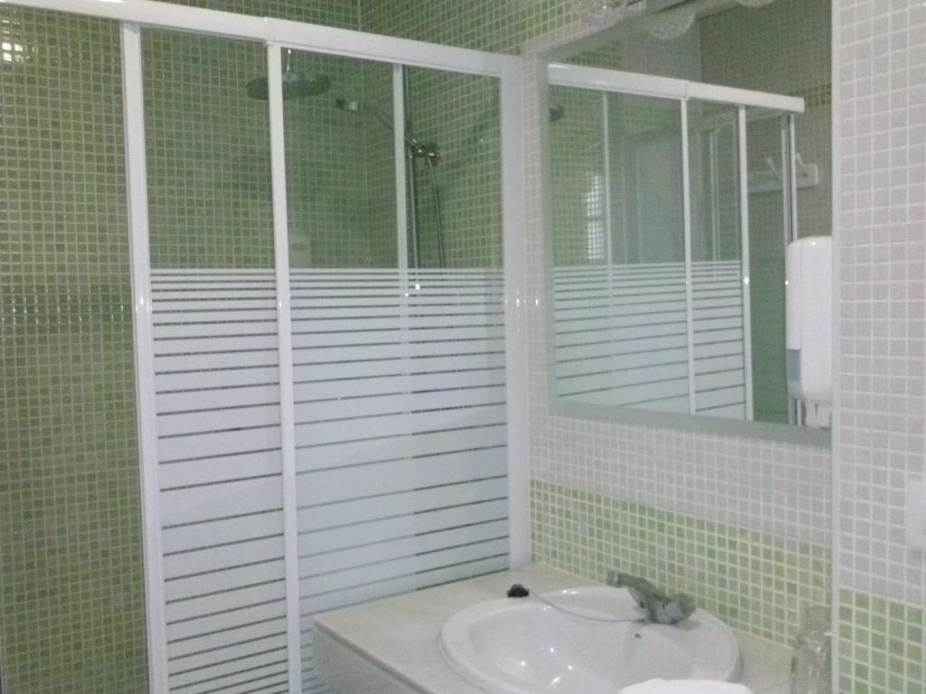 Un baño de Los Helechos