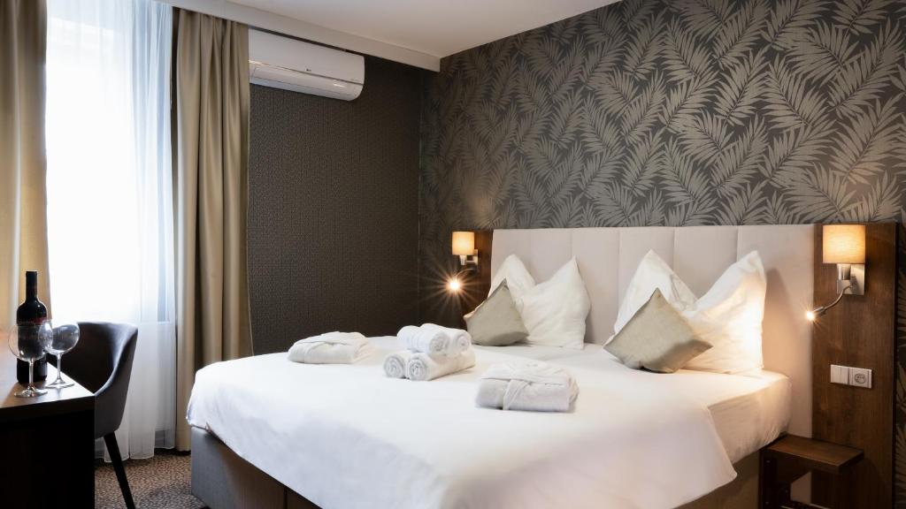 Postel nebo postele na pokoji v ubytování Hotel Karolina