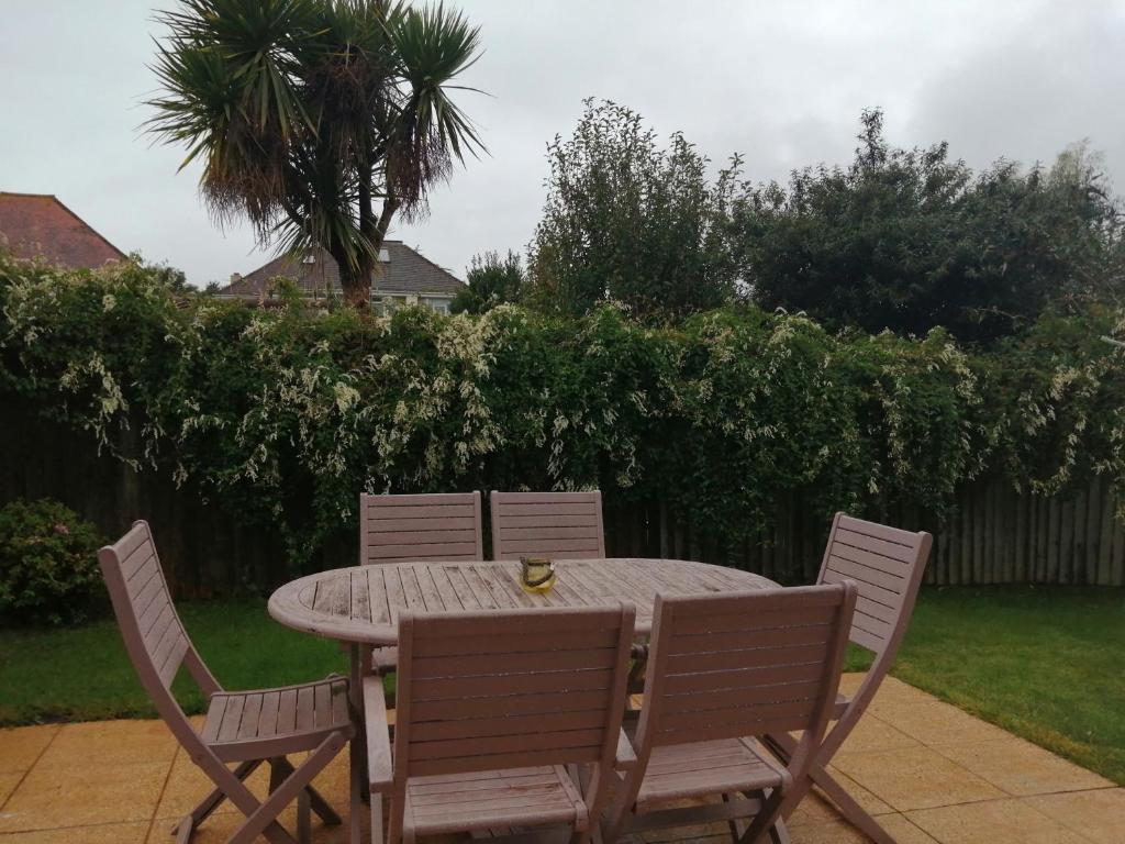 Ein Garten an der Unterkunft Lazy Days
