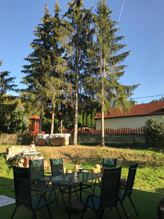 Ogród w obiekcie 21 és fél Fenyő Vendégház