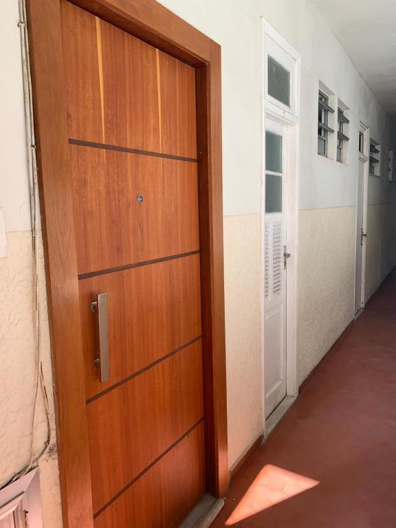  Leblon Excelente dois Quartos na quadra da Praia