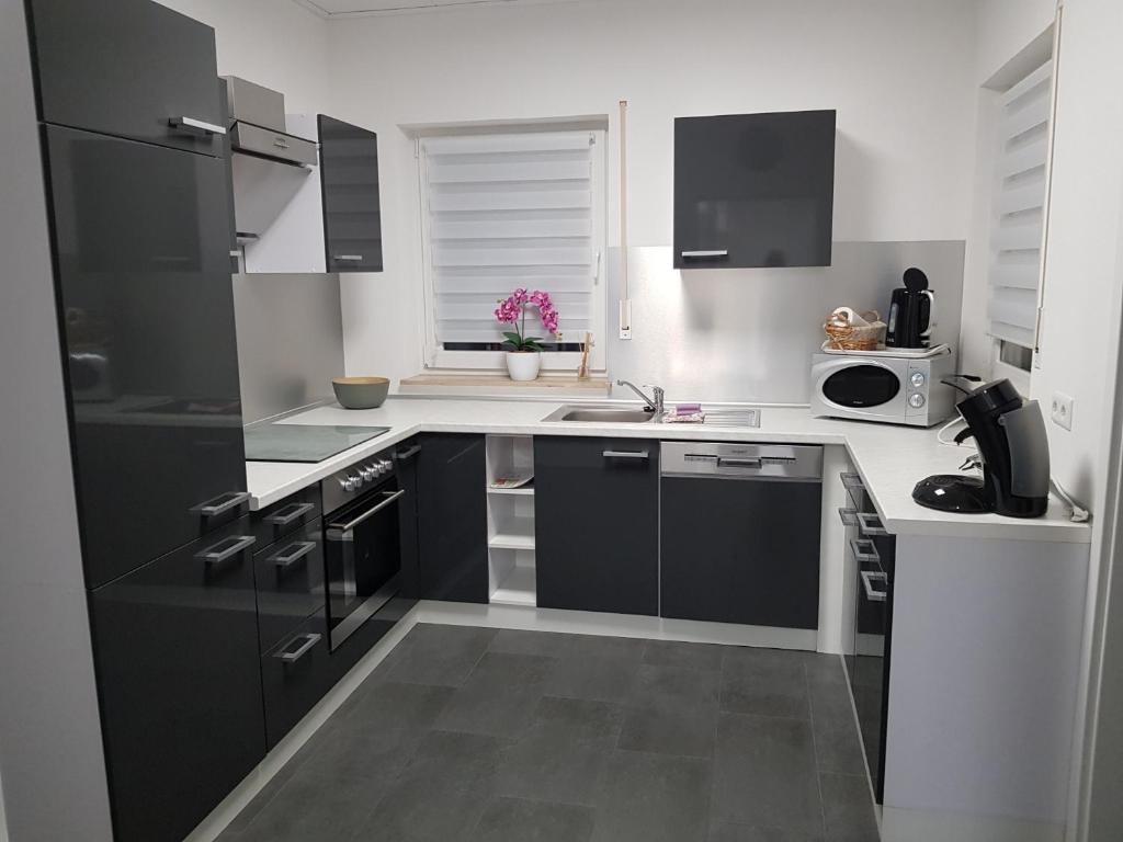 Kuchyň nebo kuchyňský kout v ubytování Feriendomizil Bauer