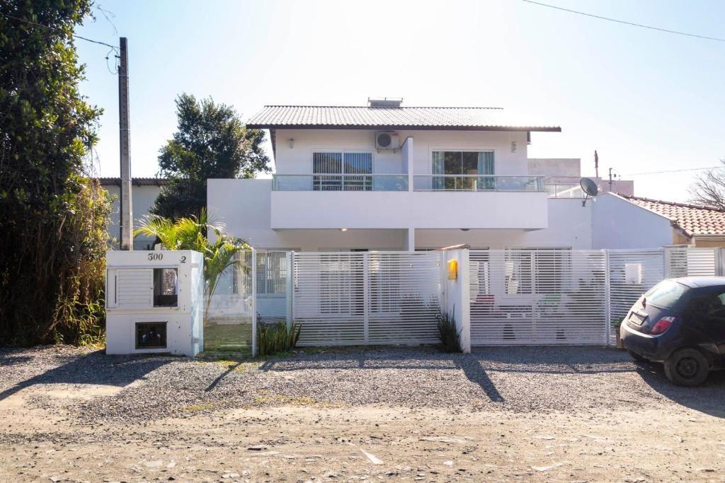  Aluguel Casa 3 quartos p 8 pessoas Bombas SC