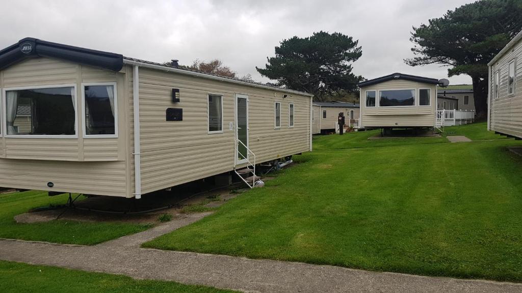 a couple of mobile homes parked in a yard at Newquay Bay Resort 102 in Newquay