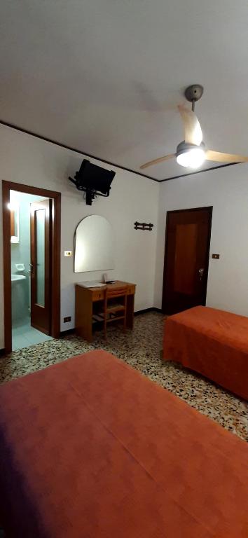 Postel nebo postele na pokoji v ubytování Hotel Isolabella