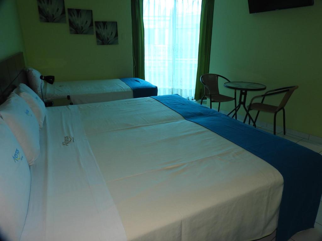 Postel nebo postele na pokoji v ubytování Arenas Hotel & Spa