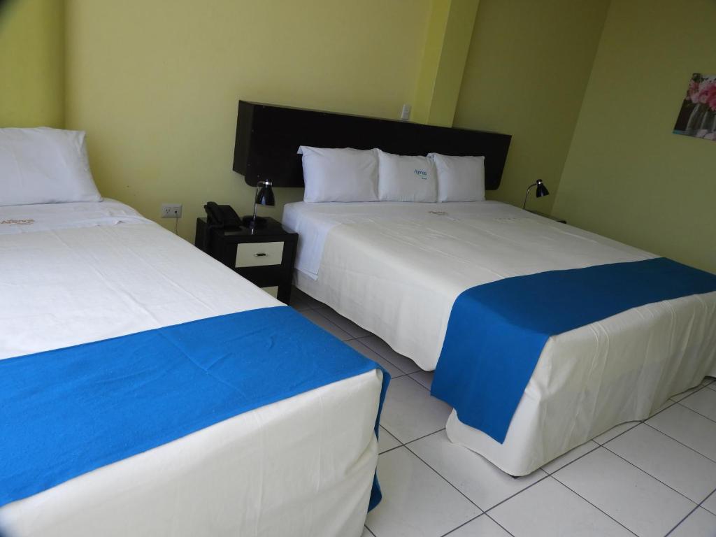 Postel nebo postele na pokoji v ubytování Arenas Hotel & Spa