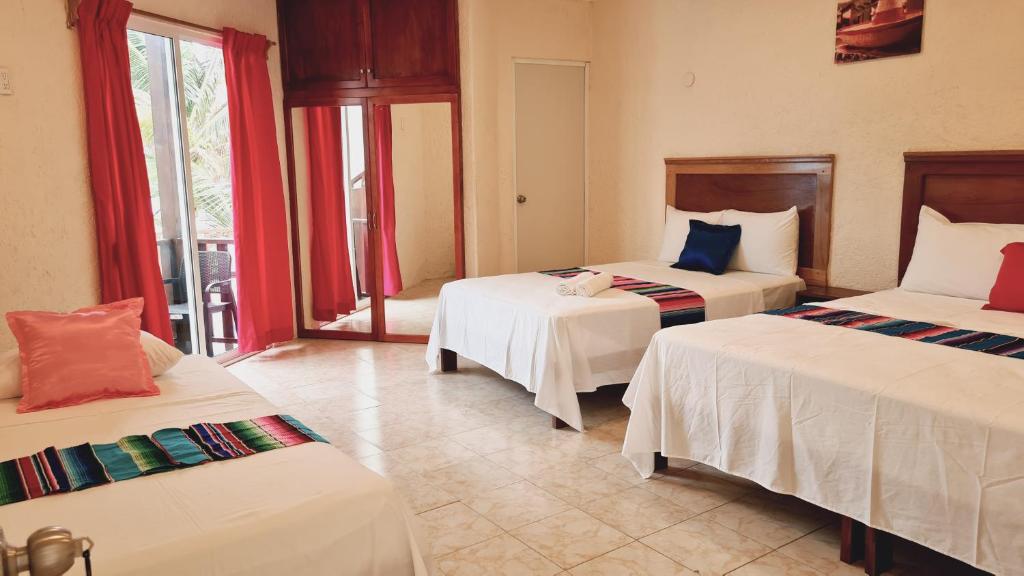 Postel nebo postele na pokoji v ubytování Hotel Machos Mahahual