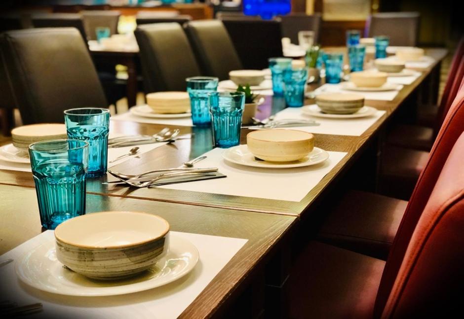 A restaurant or other place to eat at Öreg Miskolcz Hotel