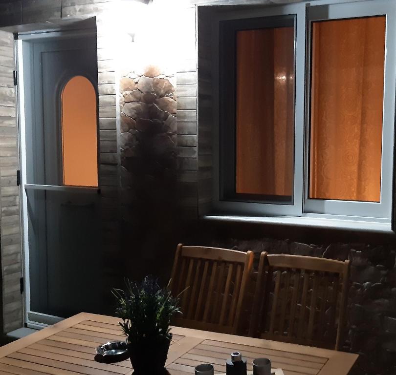 Zdjęcie z galerii obiektu Room near the Airport w mieście Pikérmion