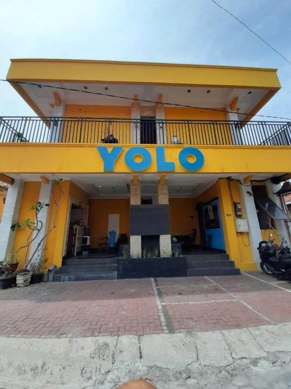 YOLO Oasis Hotel