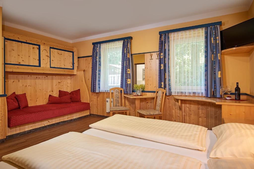 Postel nebo postele na pokoji v ubytování Hotel Hubertushof