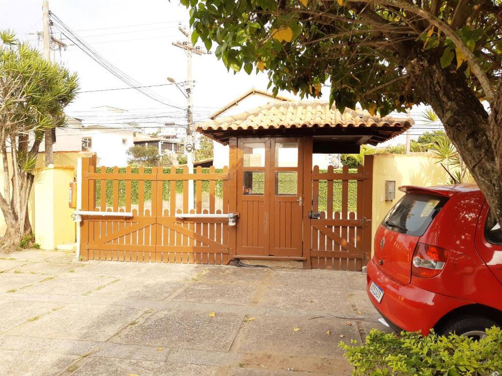  Casa de 2 andares em condomínio na Praia Grande.