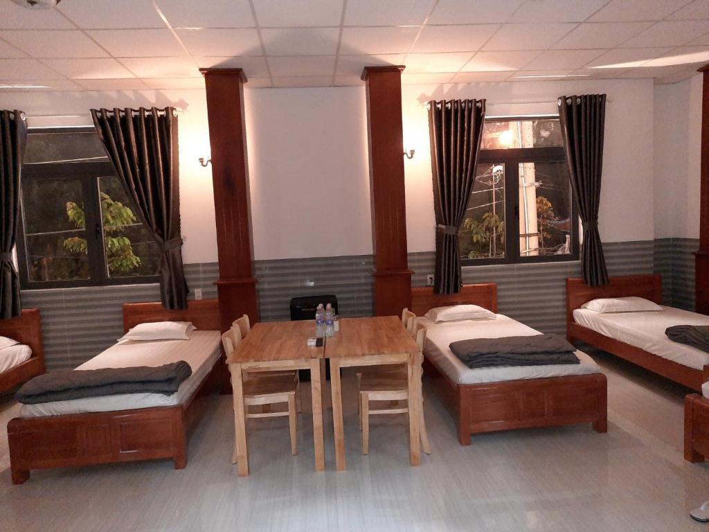 Postel nebo postele na pokoji v ubytování Hotel Sen Việt Bạc Liêu