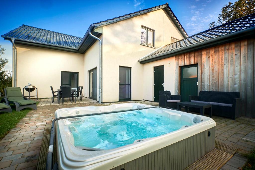a hot tub in the backyard of a house at Villa Silbermöwe ⭑⭑⭑⭑⭑ in Göhren-Lebbin