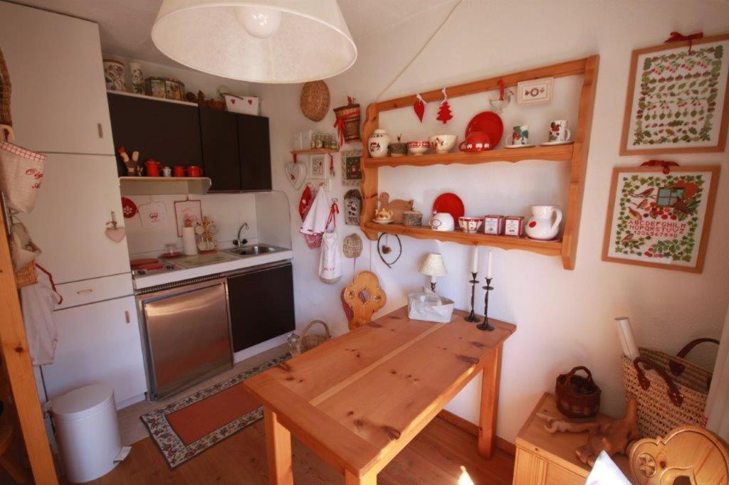 Kuchnia lub aneks kuchenny w obiekcie Monolocale sulle piste