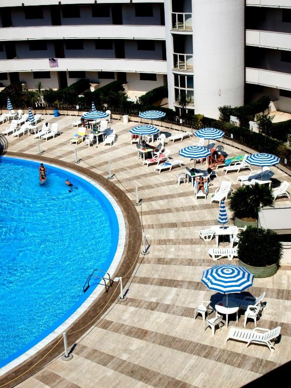Basen w obiekcie Appartamento su Residence Paradiso Azzurro lub w pobliżu