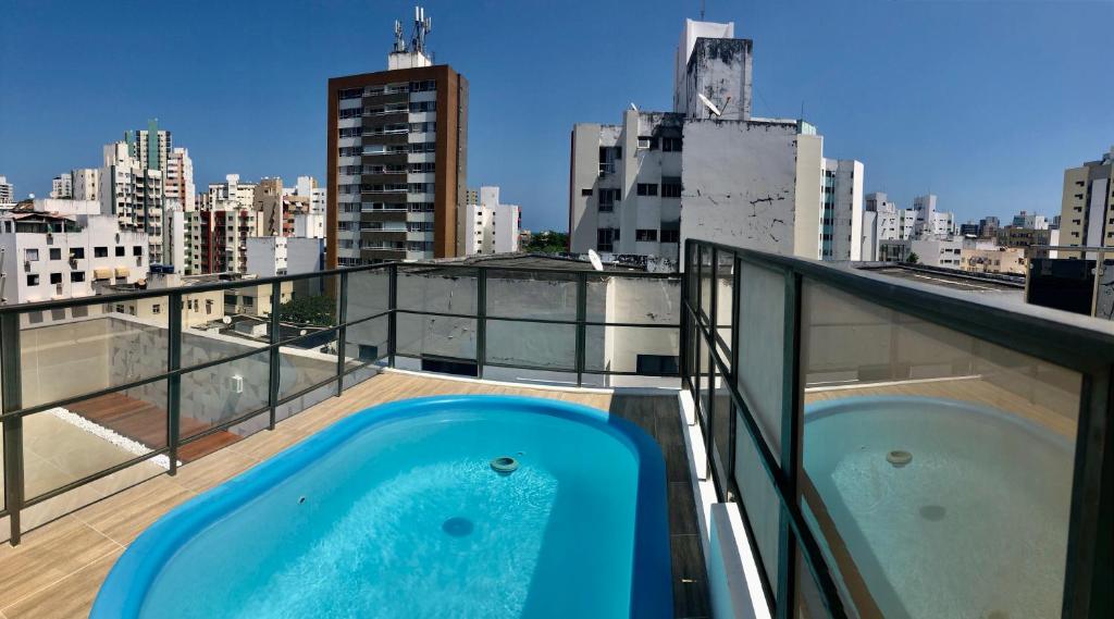  Ampla cobertura com piscina