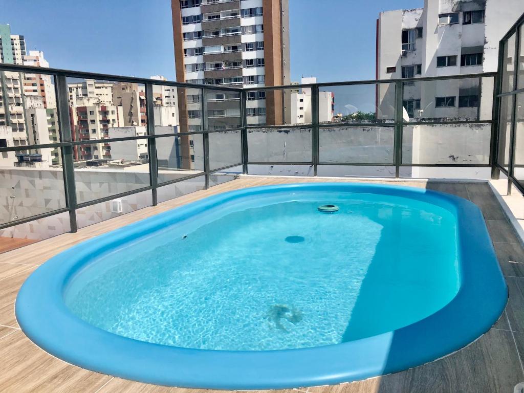  Ampla cobertura com piscina