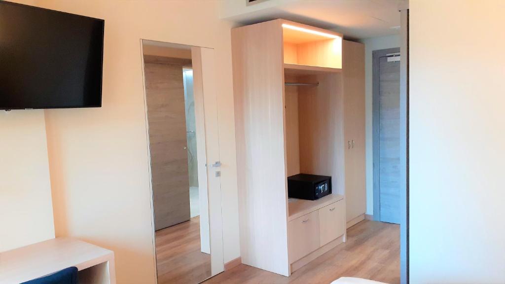 TV a/nebo společenská místnost v ubytování Livì Family Hotel