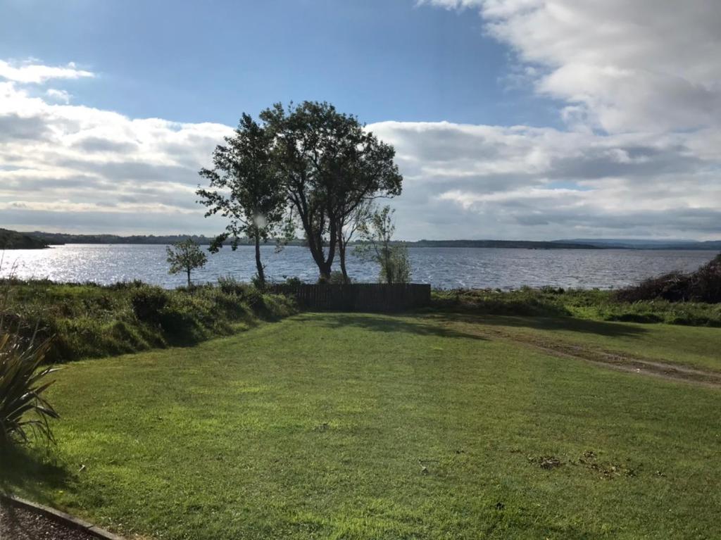 Kesh Lakeside Cottage - Holiday Home