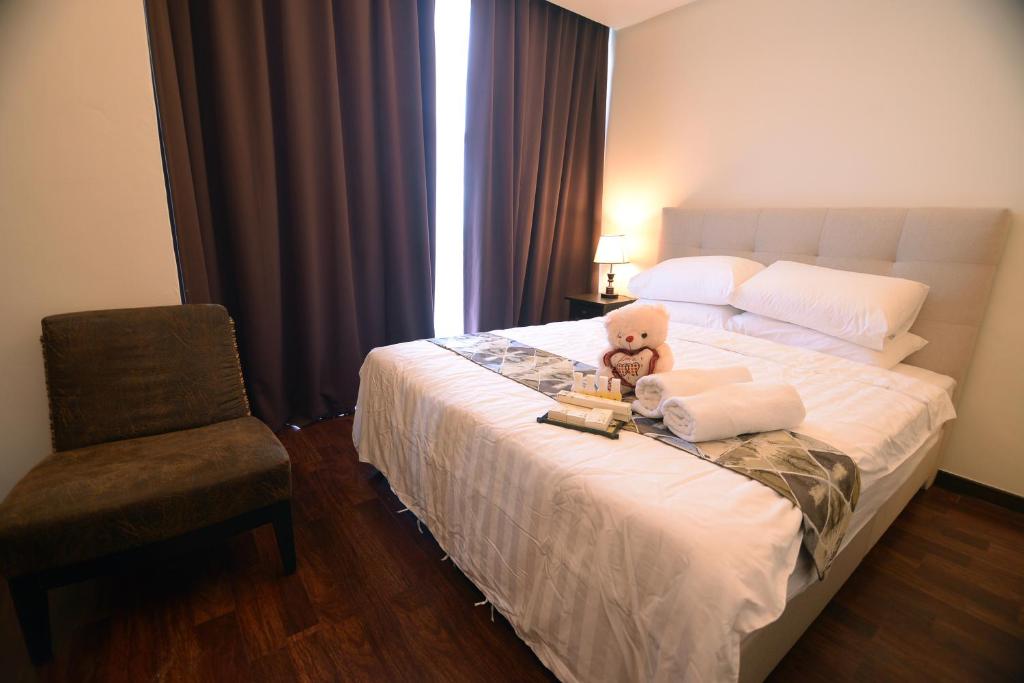 Postel nebo postele na pokoji v ubytování Cosy private suite 2BR 591 Nexus USJ Shah Alam