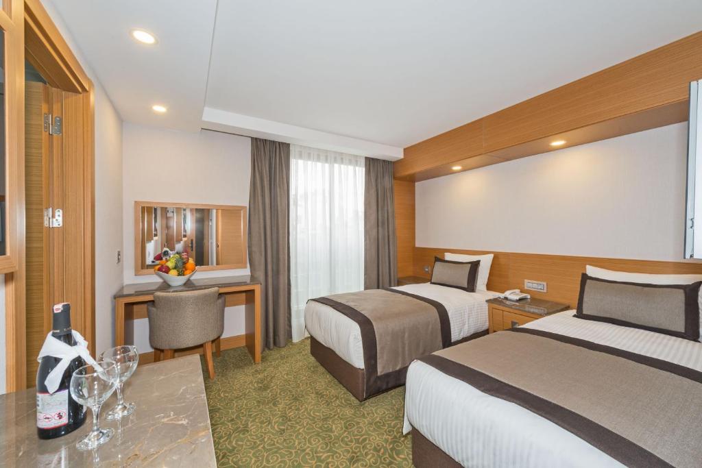 Postel nebo postele na pokoji v ubytování Bisetun Hotel