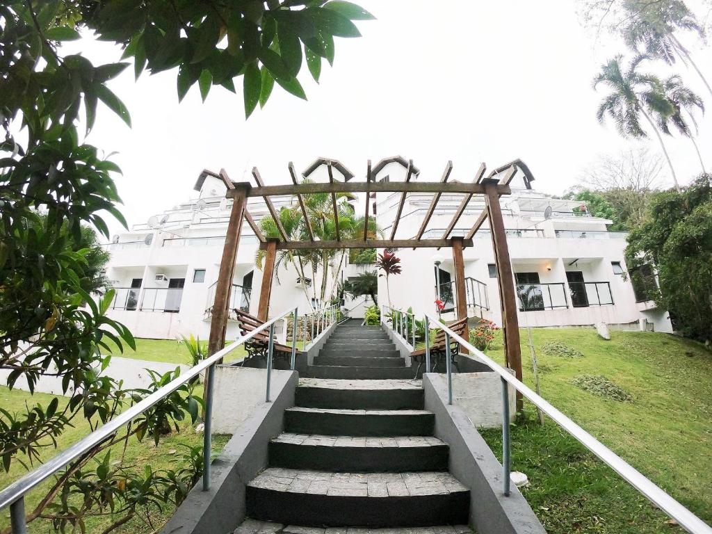  Duplex pé na areia com vista para o mar