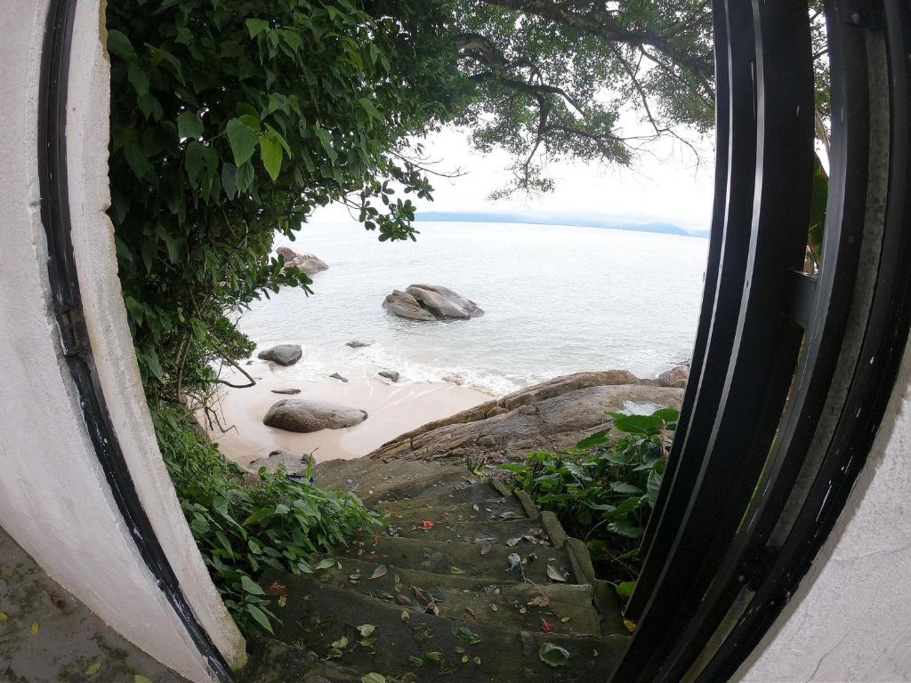  Duplex pé na areia com vista para o mar