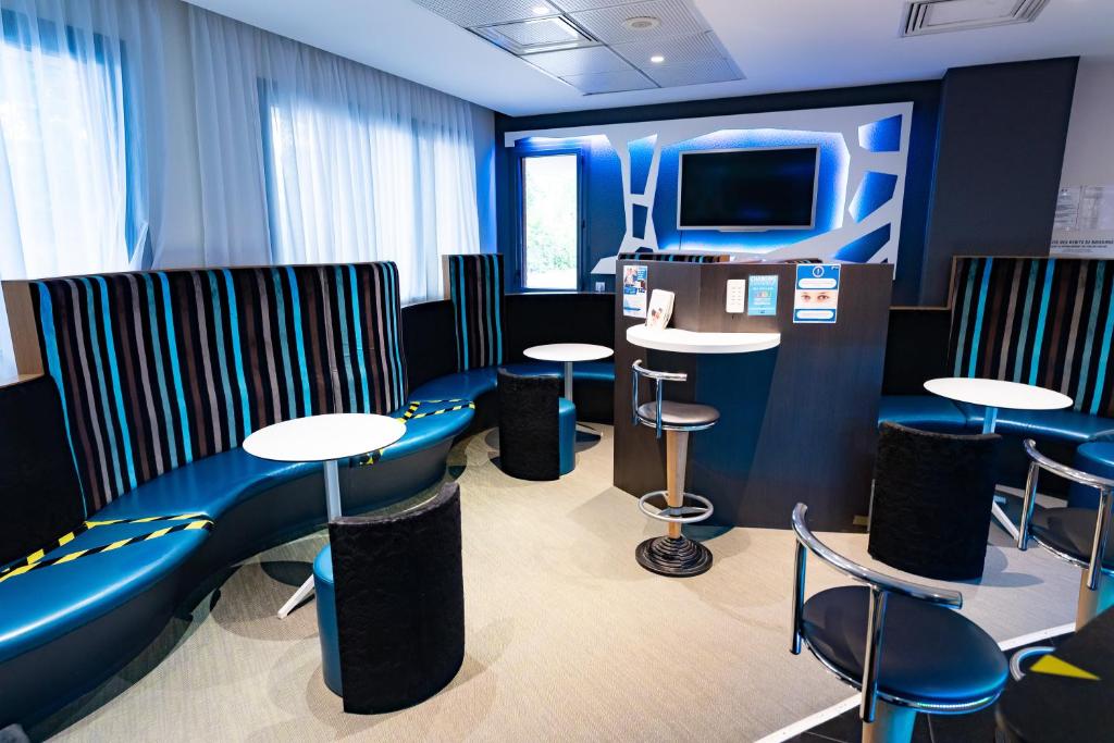 TV a/nebo společenská místnost v ubytování Holiday Inn Express Arras by IHG