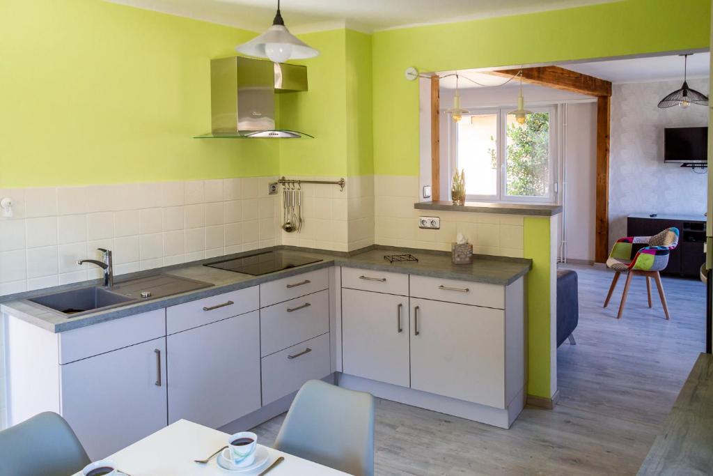 MA ROSE DES LUMIERES maison indépendante 6 personnes avec grande cour - Maison 3 Chambres