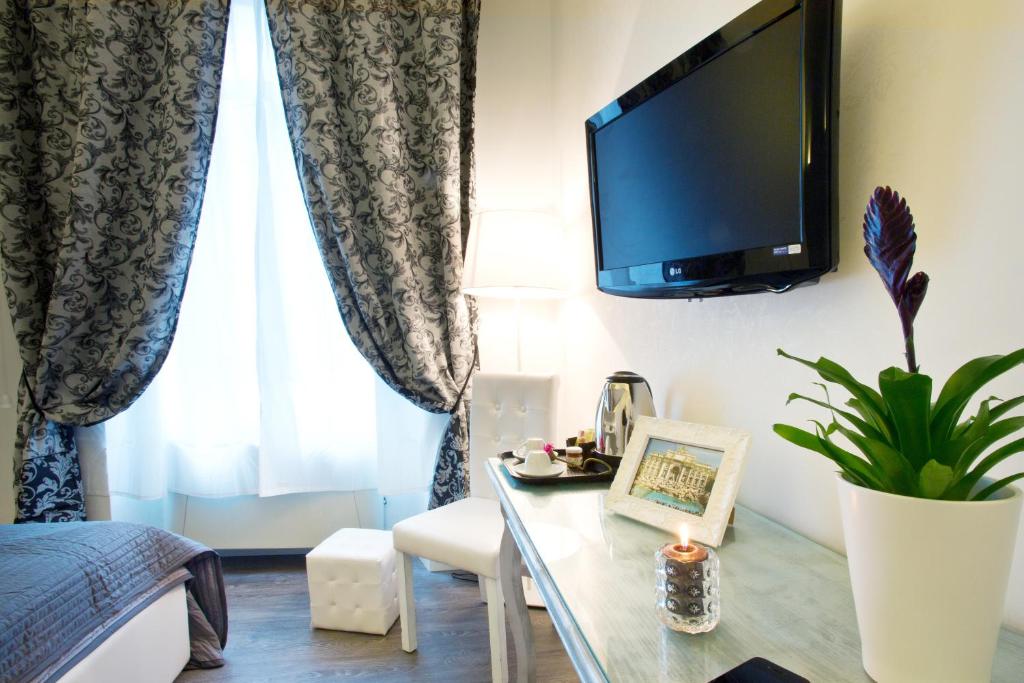 Televízia a/alebo spoločenská miestnosť v ubytovaní Rome Key Home