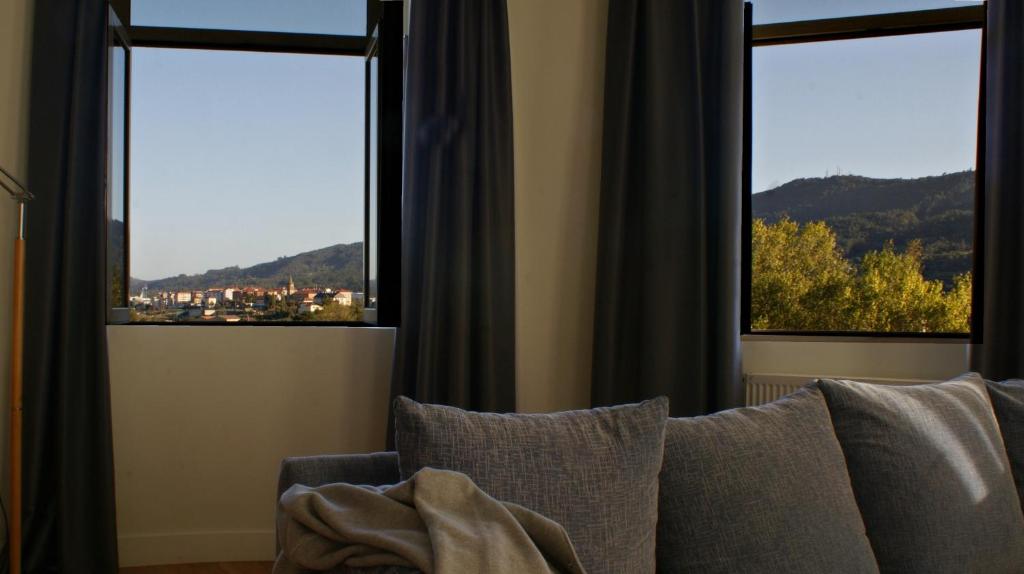 Nespecifikovaný výhled na hory nebo výhled na hory při pohledu z hotelu