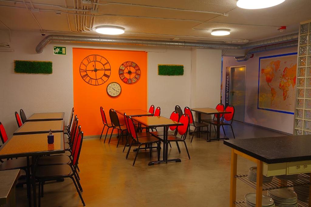 Restaurace v ubytování All Iron Hostel