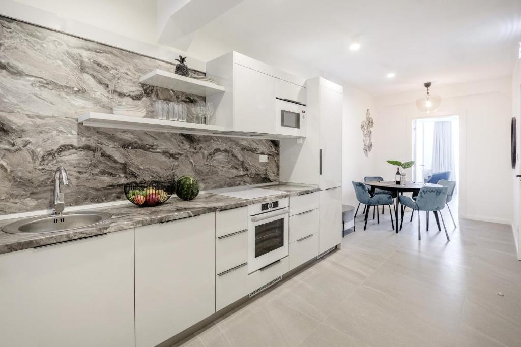 Million Sunsets Luxury Apartments - 1