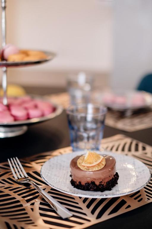 Million Sunsets Luxury Apartments - 16