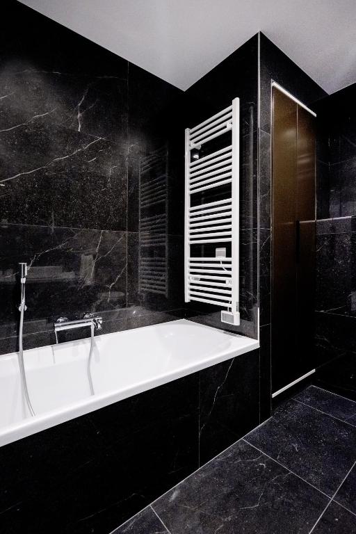 Million Sunsets Luxury Apartments - 13