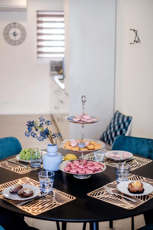 Million Sunsets Luxury Apartments - 12