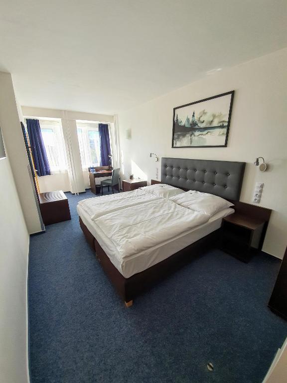 Postel nebo postele na pokoji v ubytování Hotel CHODOV ASC