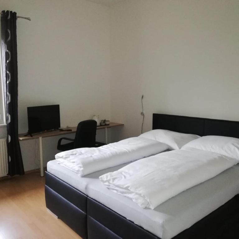 Postel nebo postele na pokoji v ubytování Rezident consult s.r.o.
