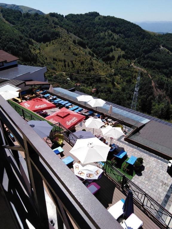 Nespecifikovaný výhled na hory nebo výhled na hory při pohledu z hotelu