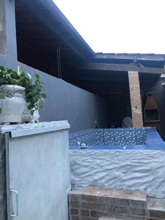  Sobrado com Piscina hidromassagem