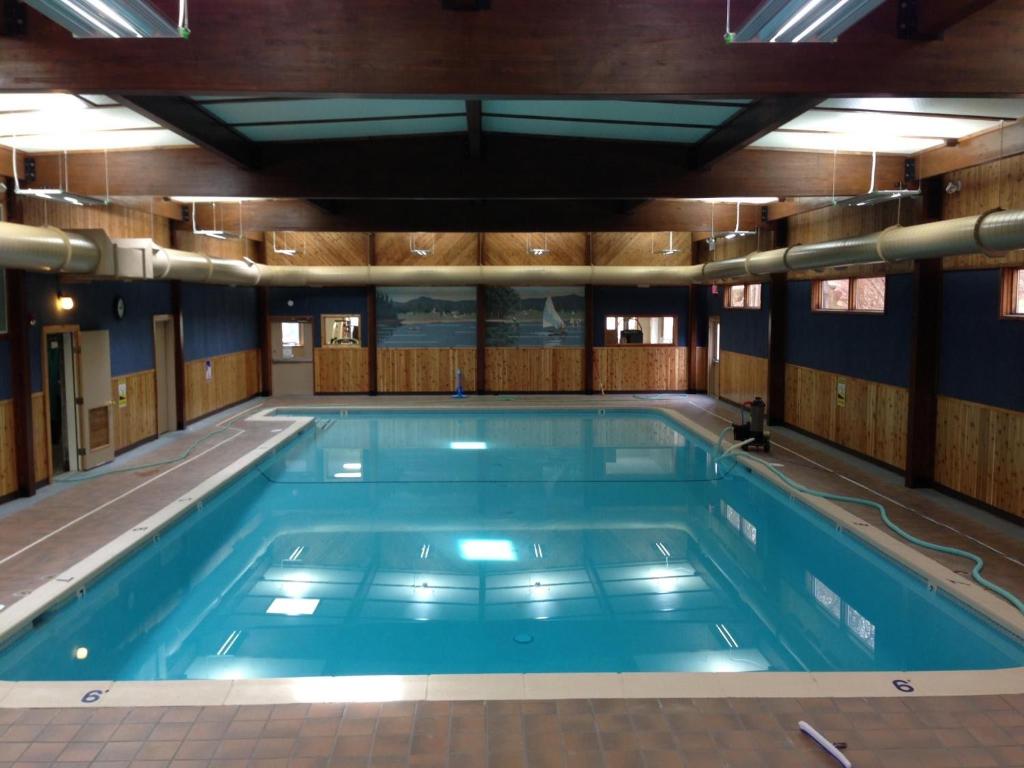 Bazén v ubytování Indoor Pool, Firepit, Self Check-in, BBQ, FREE Amenities, KING Bed, Full Kitchen nebo v jeho okolí