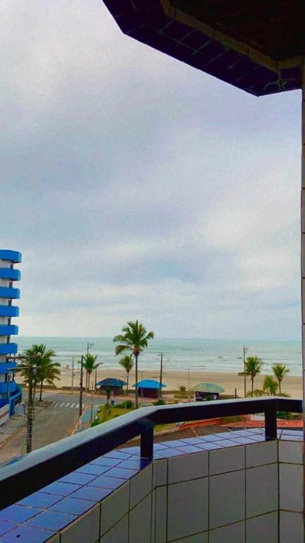  MONGUAGUÁ- Apartamento em frente ao mar