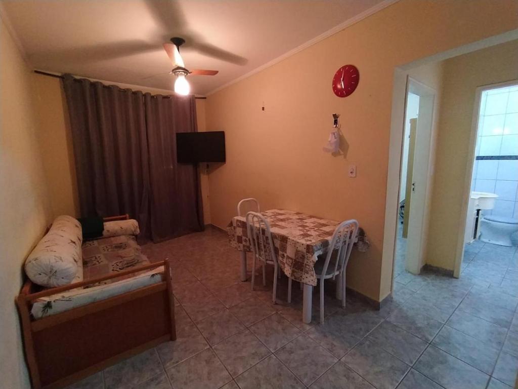  MONGUAGUÁ- Apartamento em frente ao mar