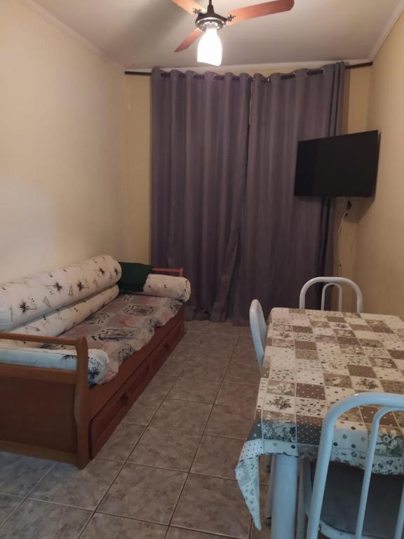  MONGUAGUÁ- Apartamento em frente ao mar